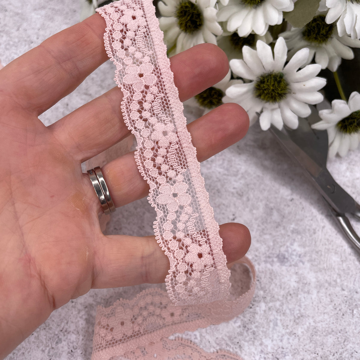 Stretch Lace - 22mm Apricot