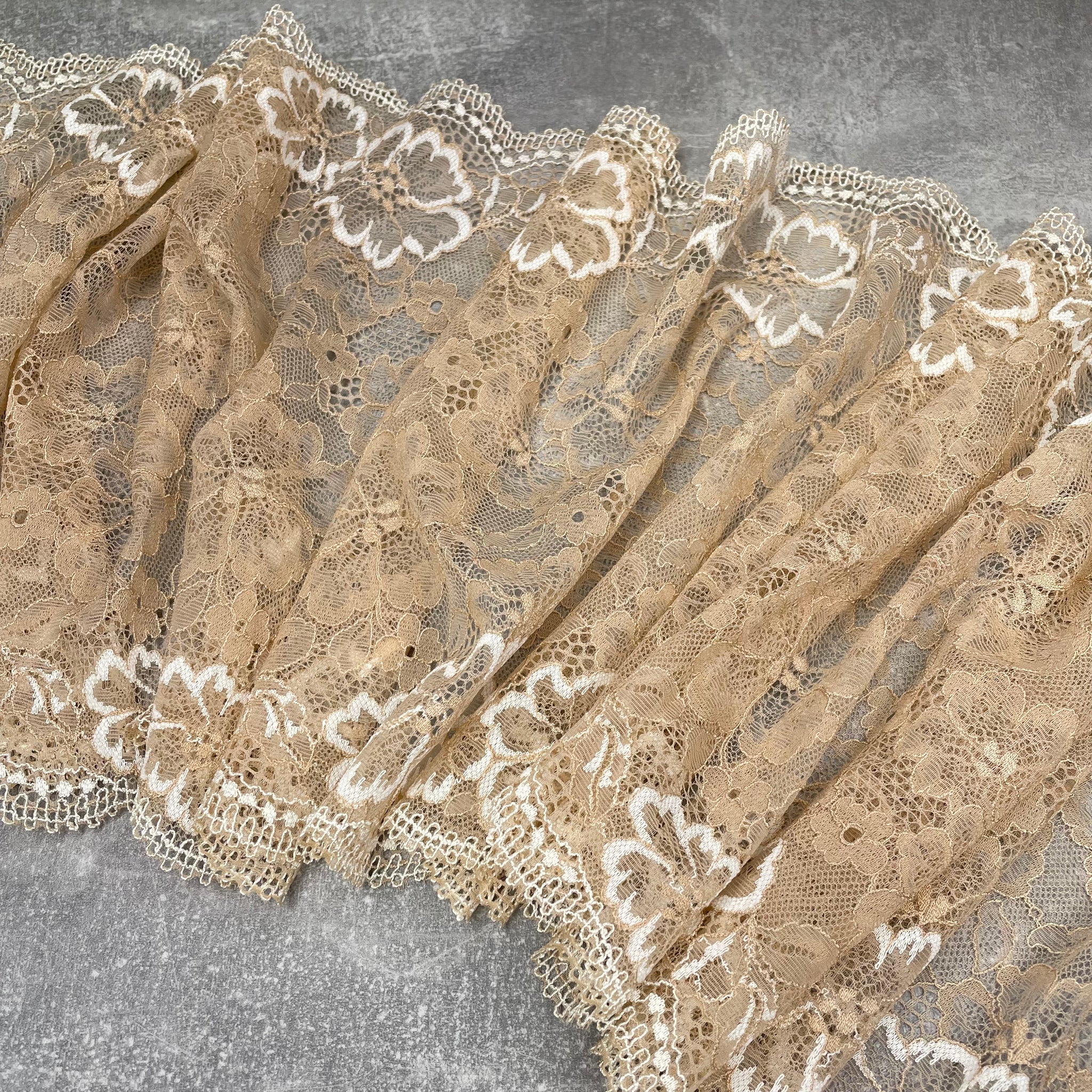 Stretch Lace ~ Fawn