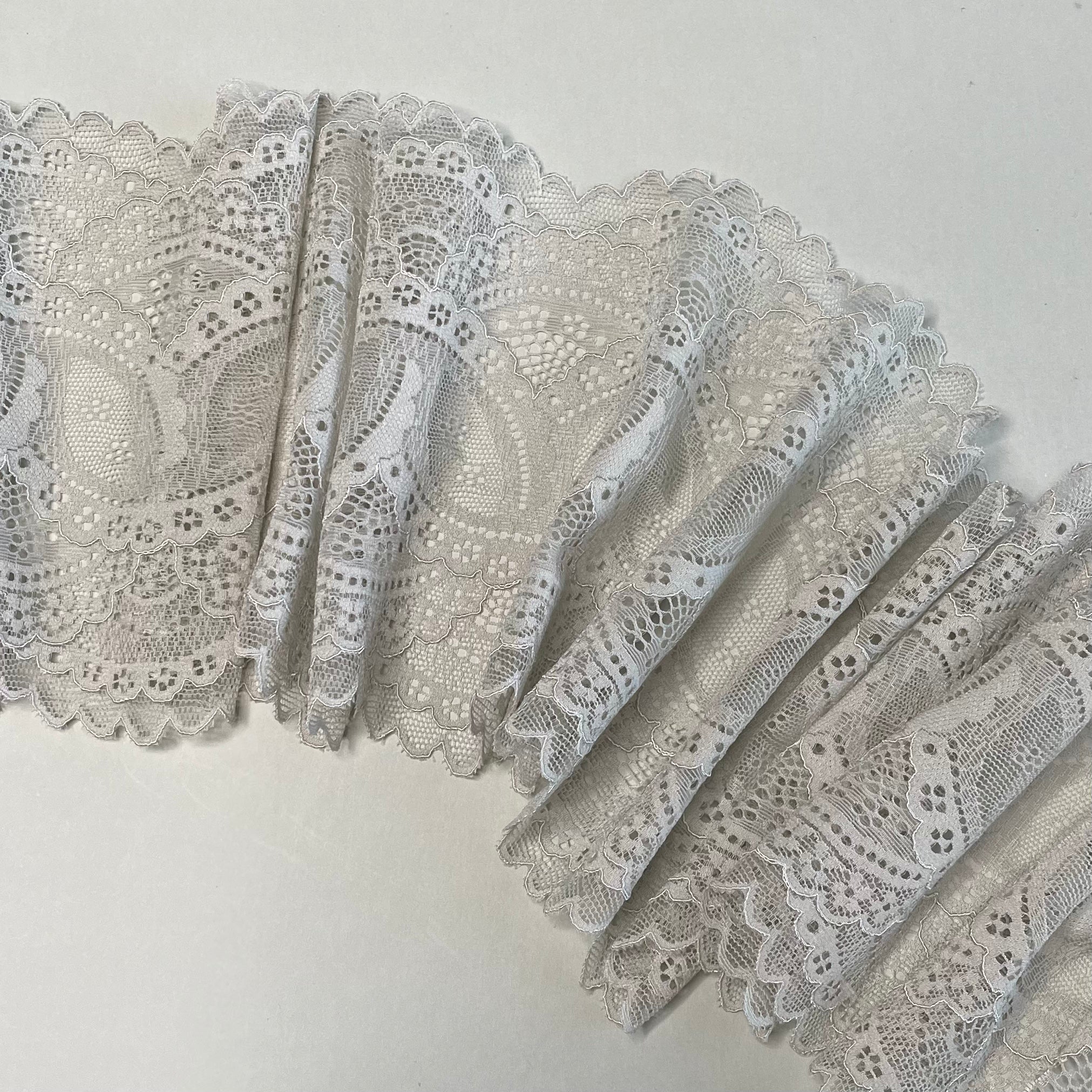 Stretch Lace ~ Antique Thrill